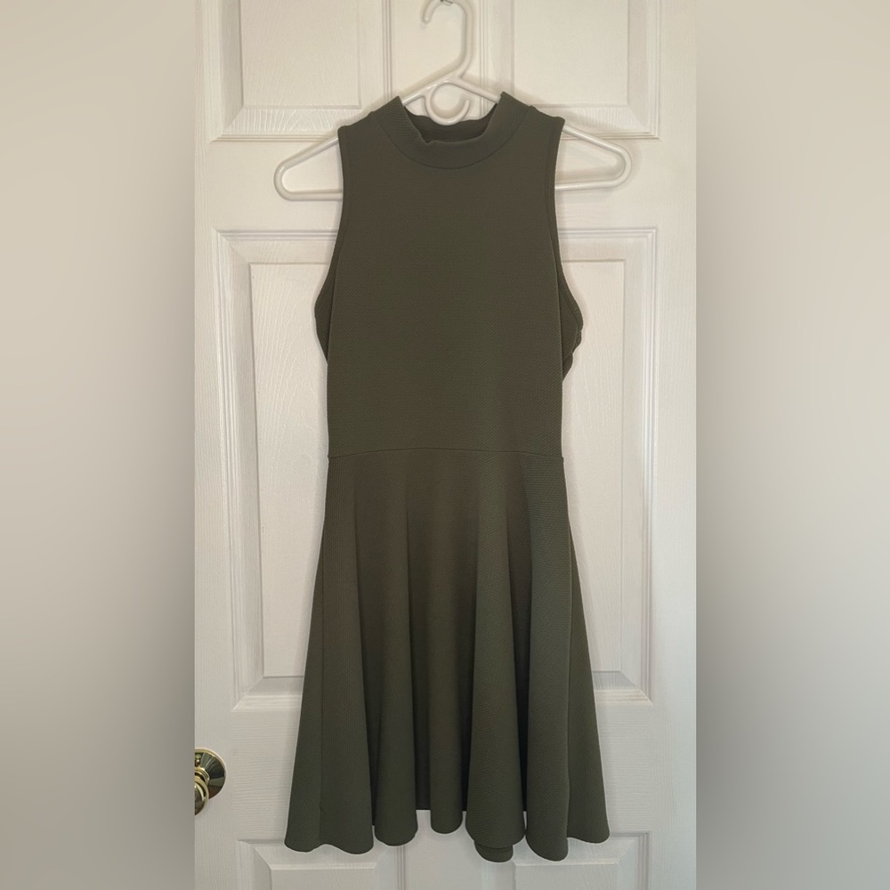 Decree -open back dress - M